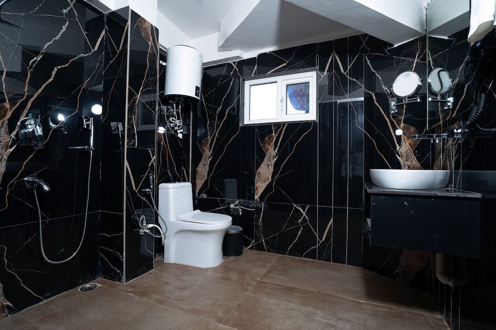 The West Gate Posada by Summit Deluxe Room 8