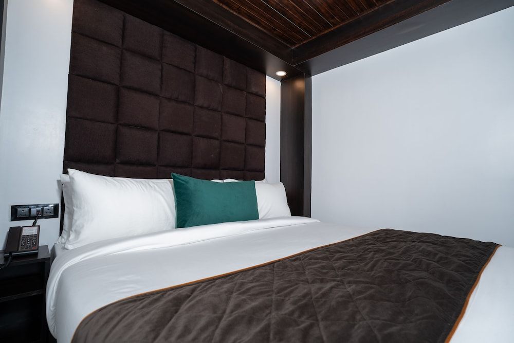 The West Gate Posada by Summit Deluxe Room 3