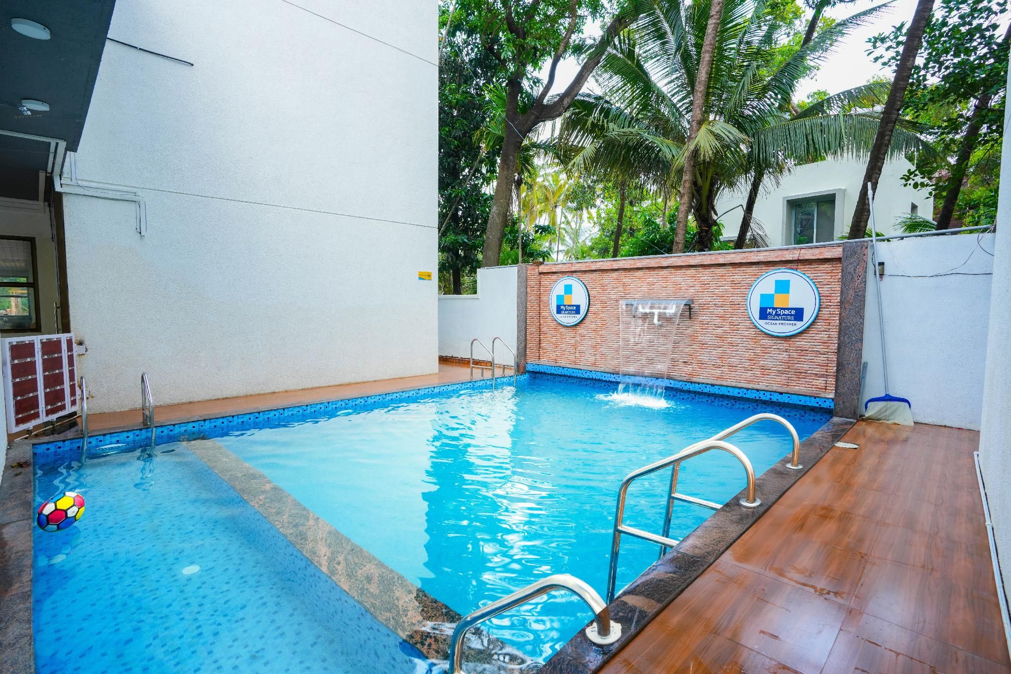 Swimming pool
