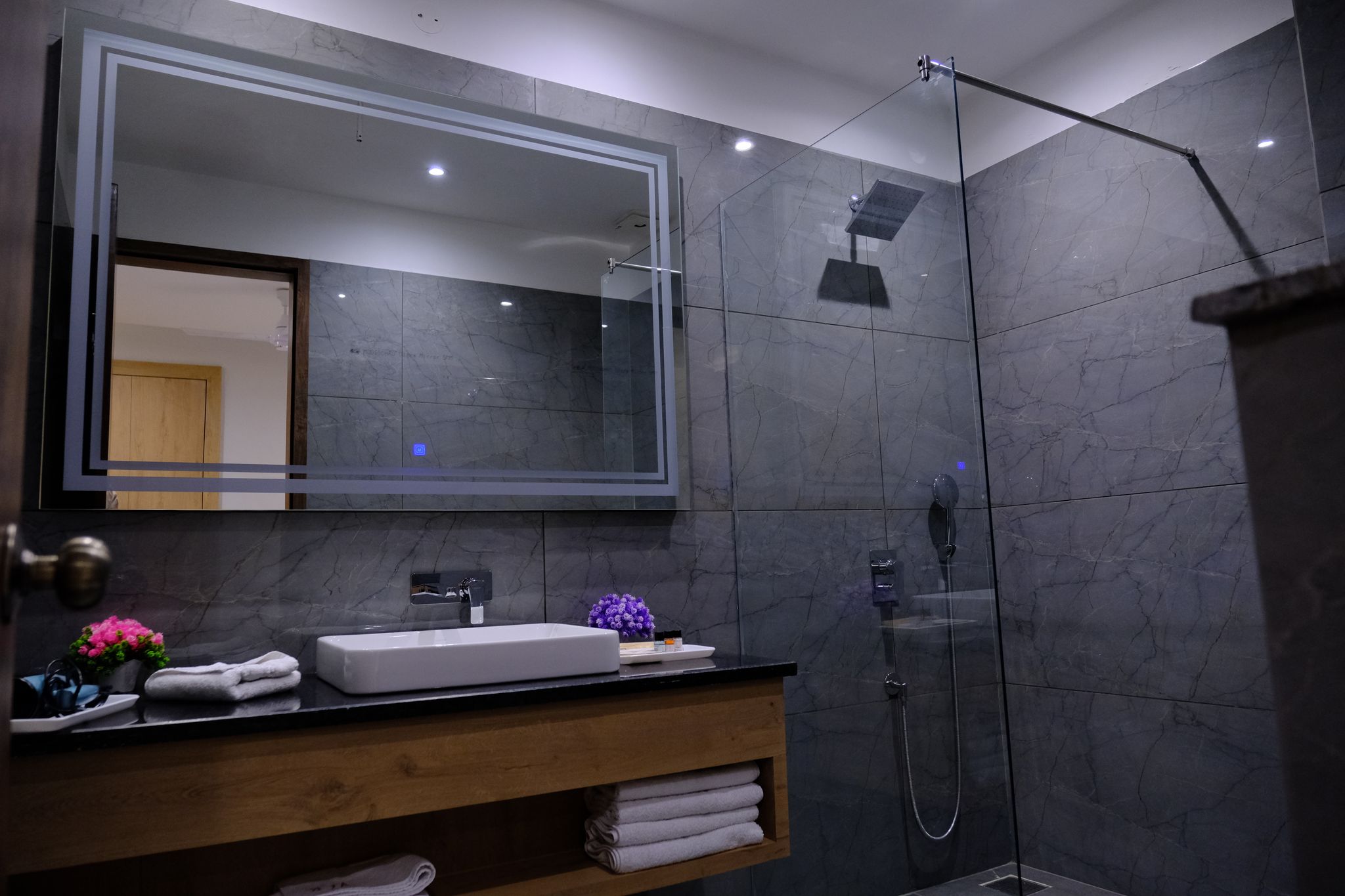 ACR Luxury Hotel Deluxe Room 9