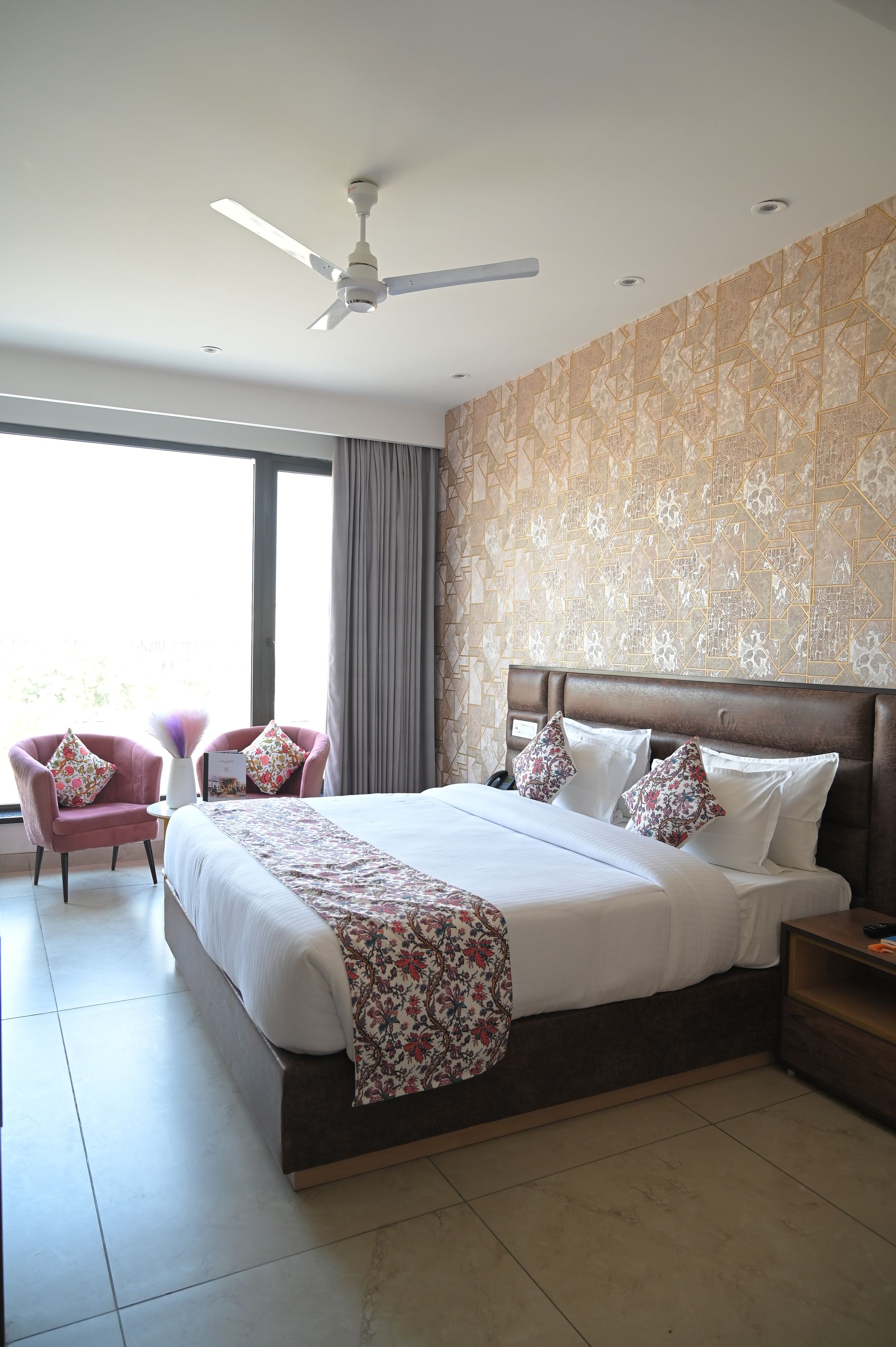 ACR Luxury Hotel Deluxe Room 6