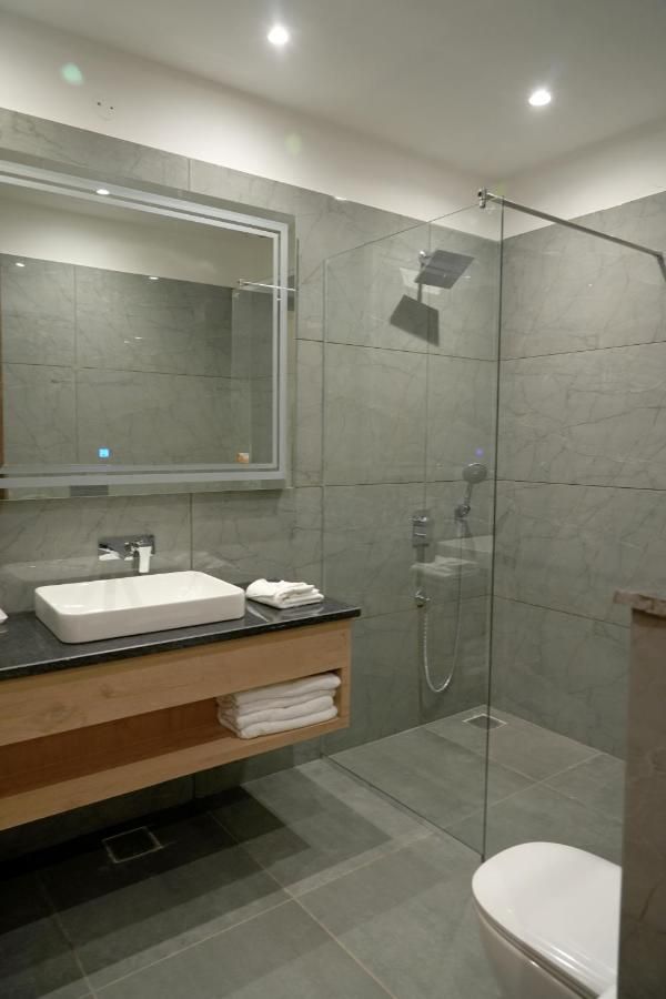 ACR Luxury Hotel Deluxe Room 7