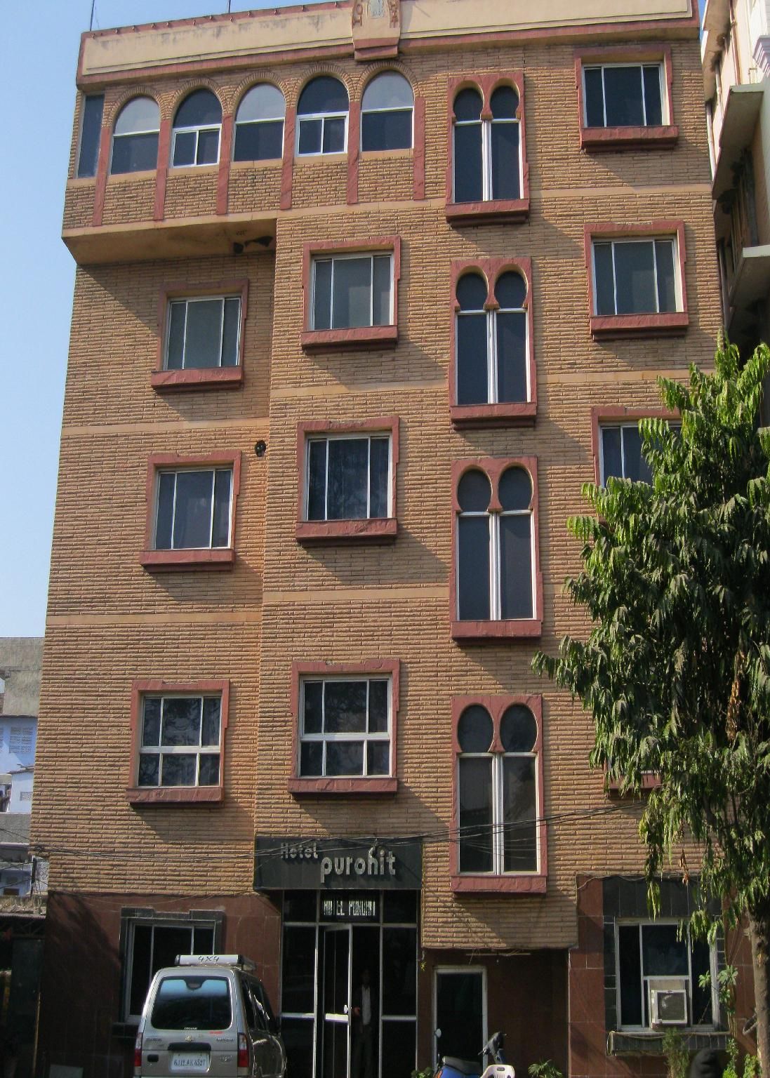 Hotel Purohit