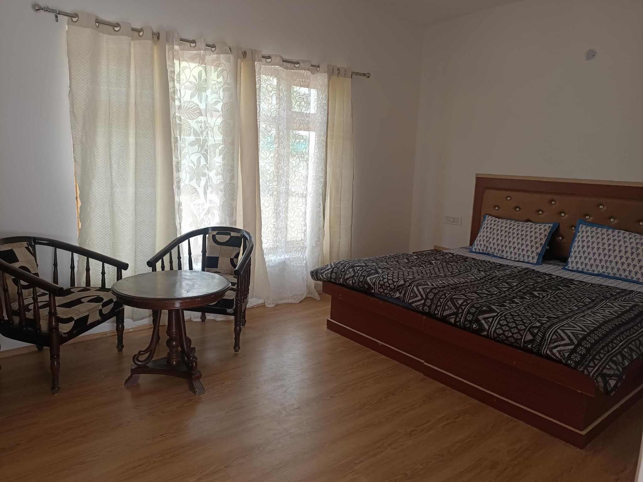 Private Room with 1 Queen Bed