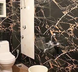 Queen-Suite Non-Balcony Room