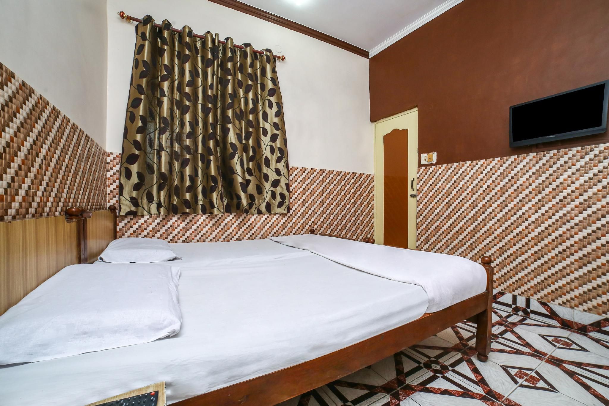 SPOT ON Room without Air Conditioning