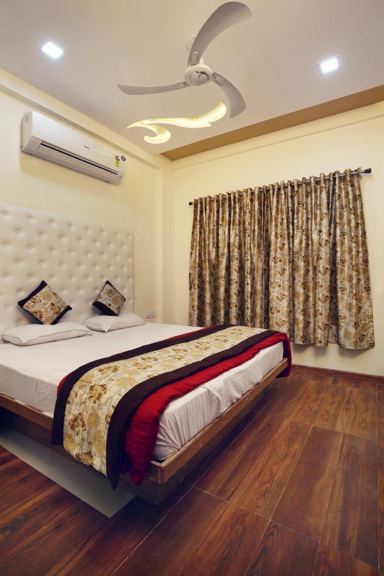 Hotel Girija Deluxe A/c