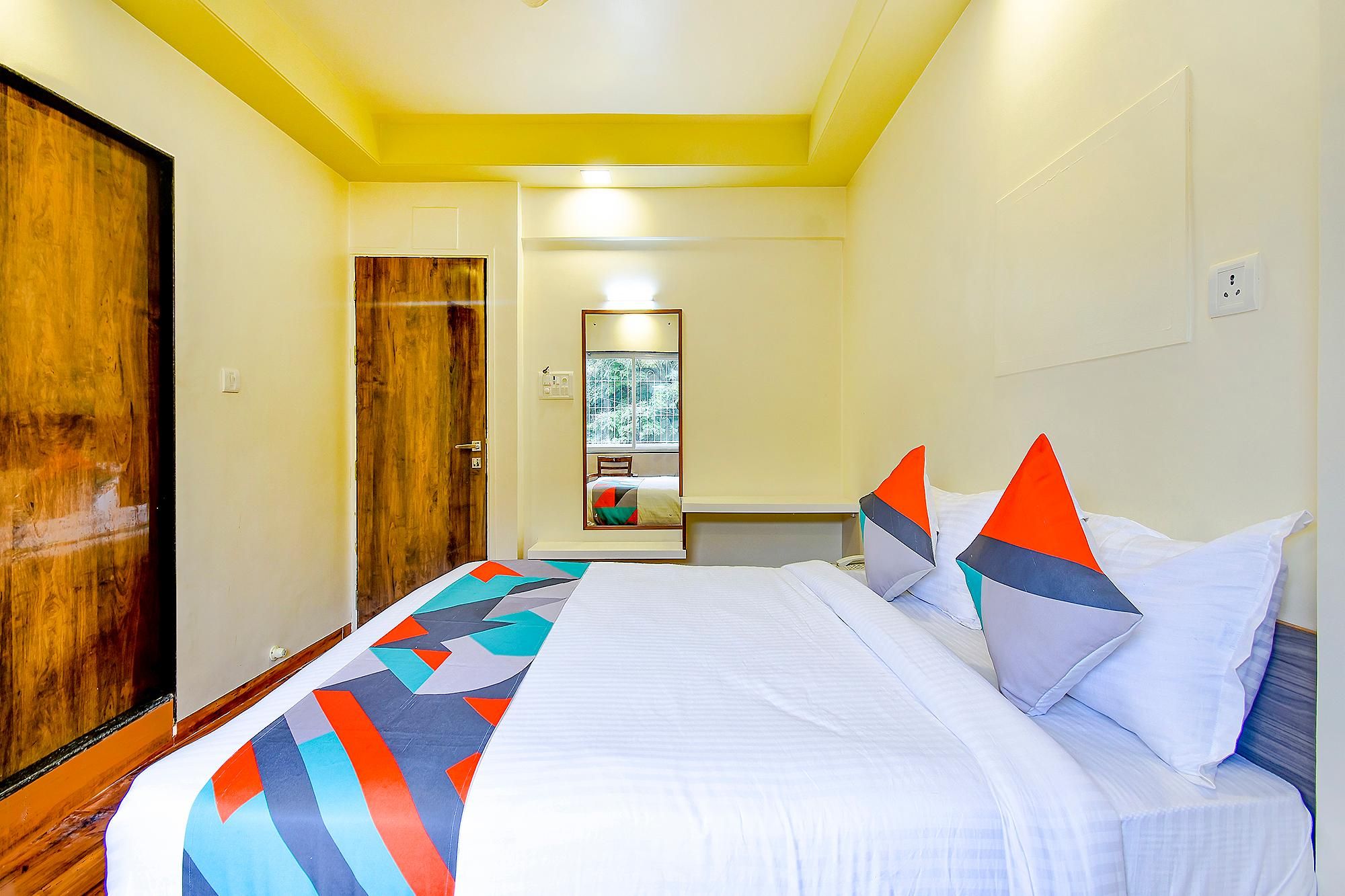 FabHotel Nanda Deluxe Room 2