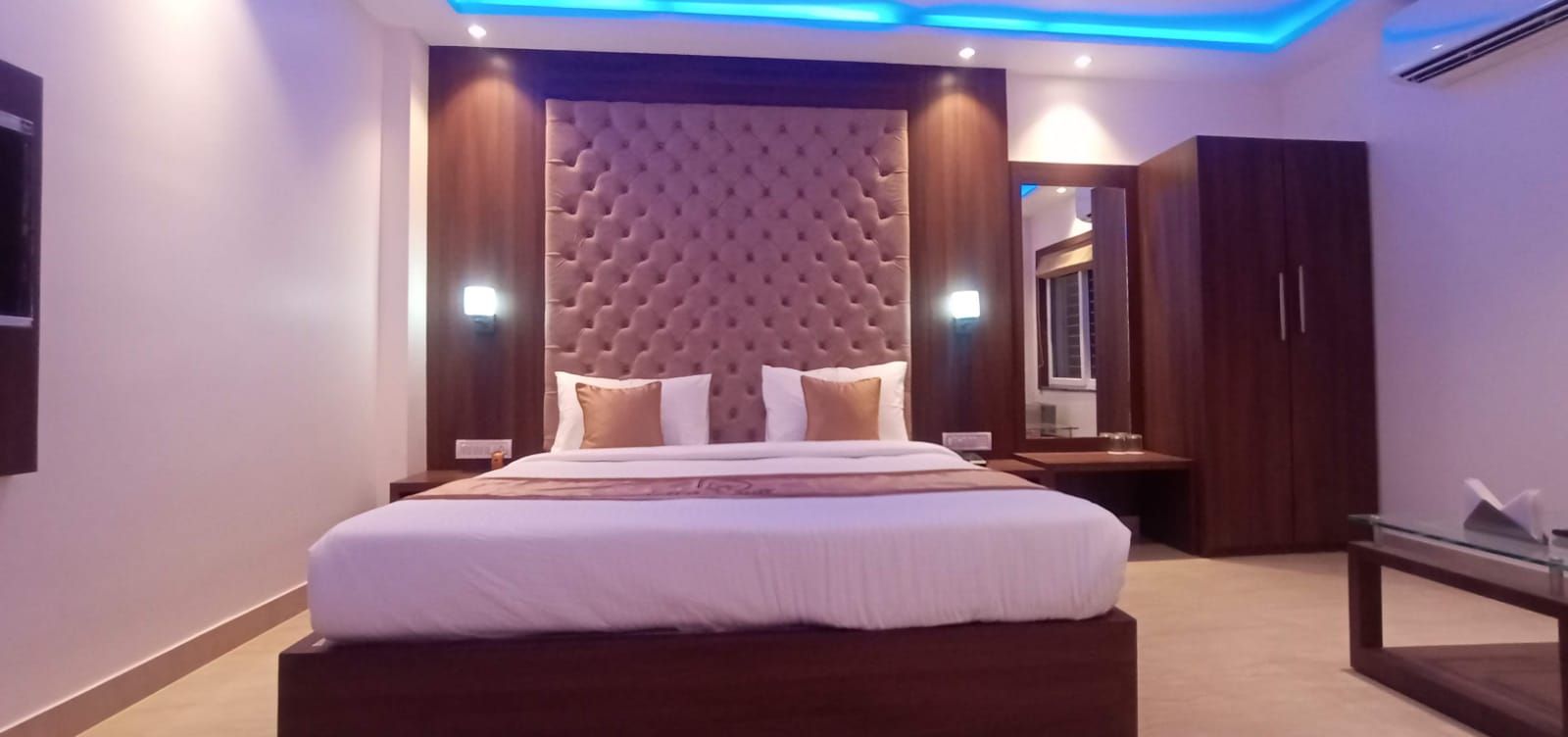 Premium Deluxe room with Free Wifi and Workdesk