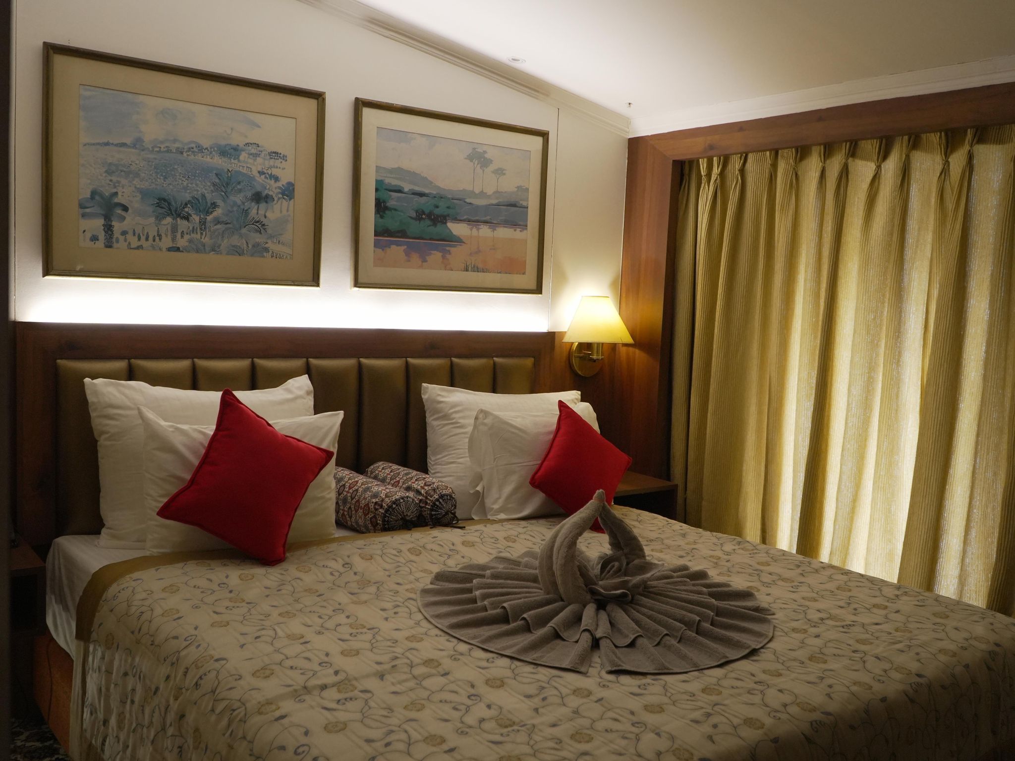 Hotel Lake View Kashmir Cozy Compact Room 2