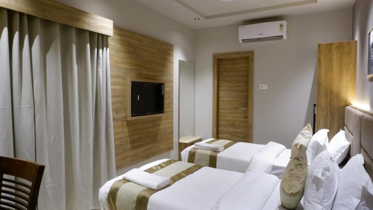 Hotel Amber Paramount Deluxe Twin Room 11