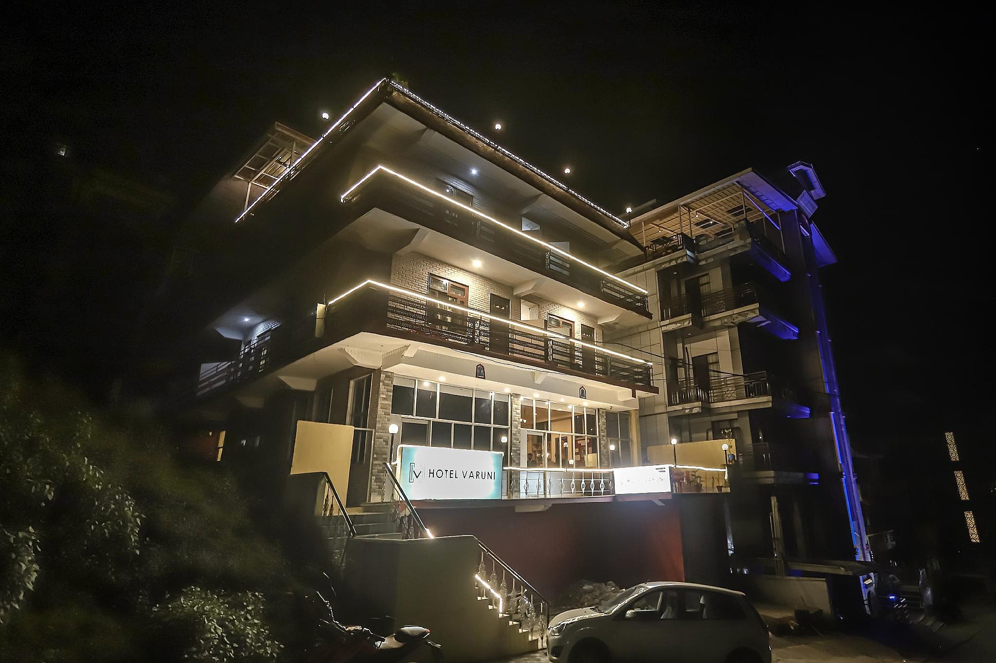 Hotel Varuni