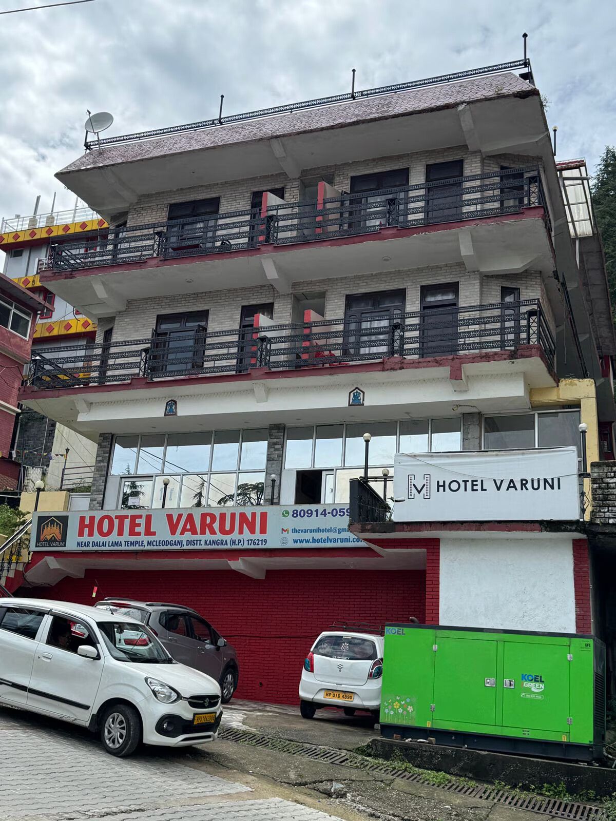 Hotel Varuni