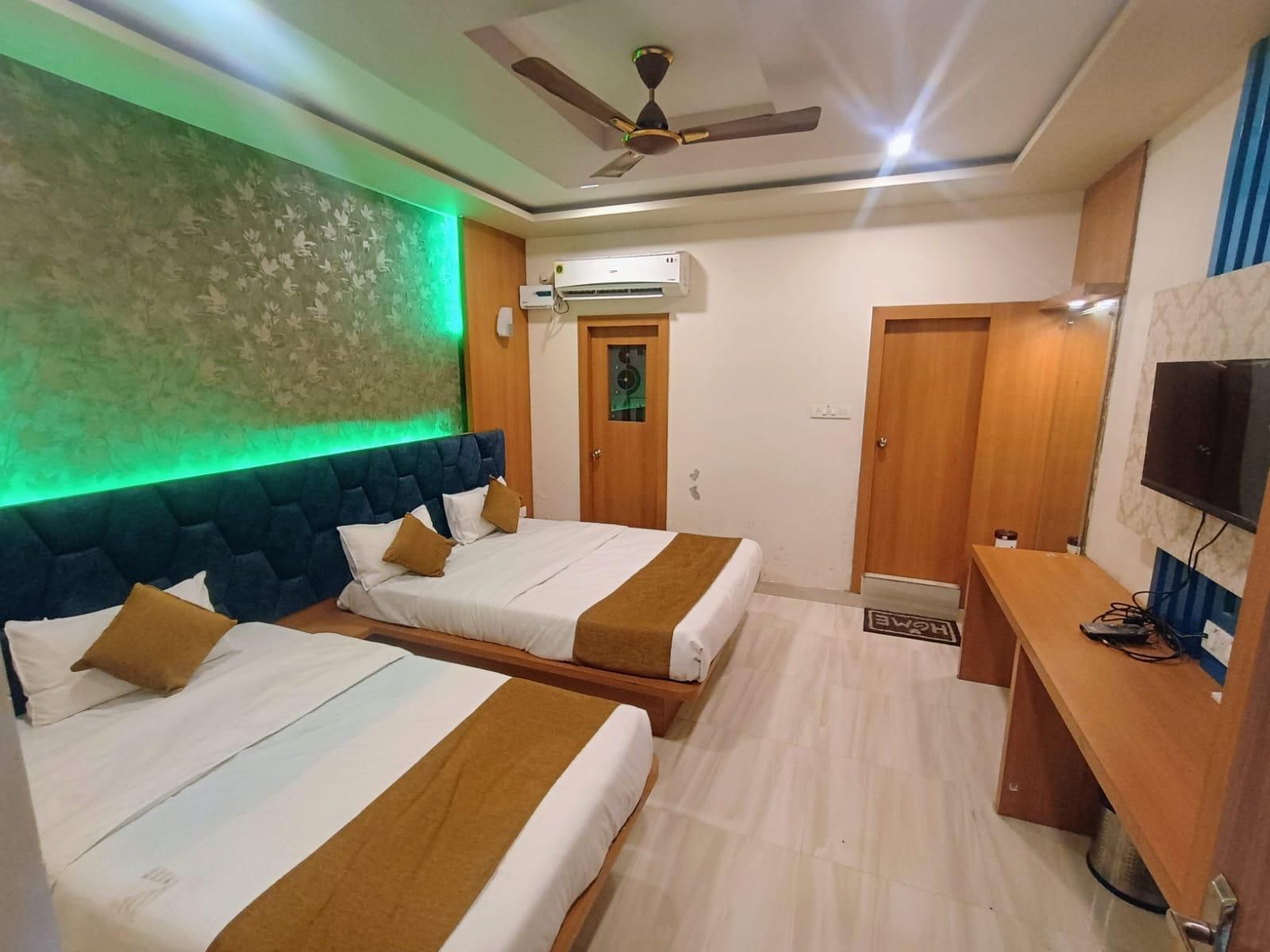 Hotel Praj Paradise Deluxe Triple