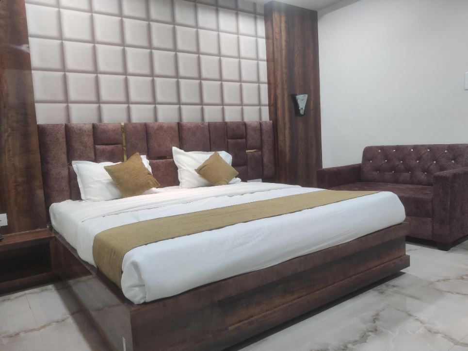 Deluxe - Air Conditioning