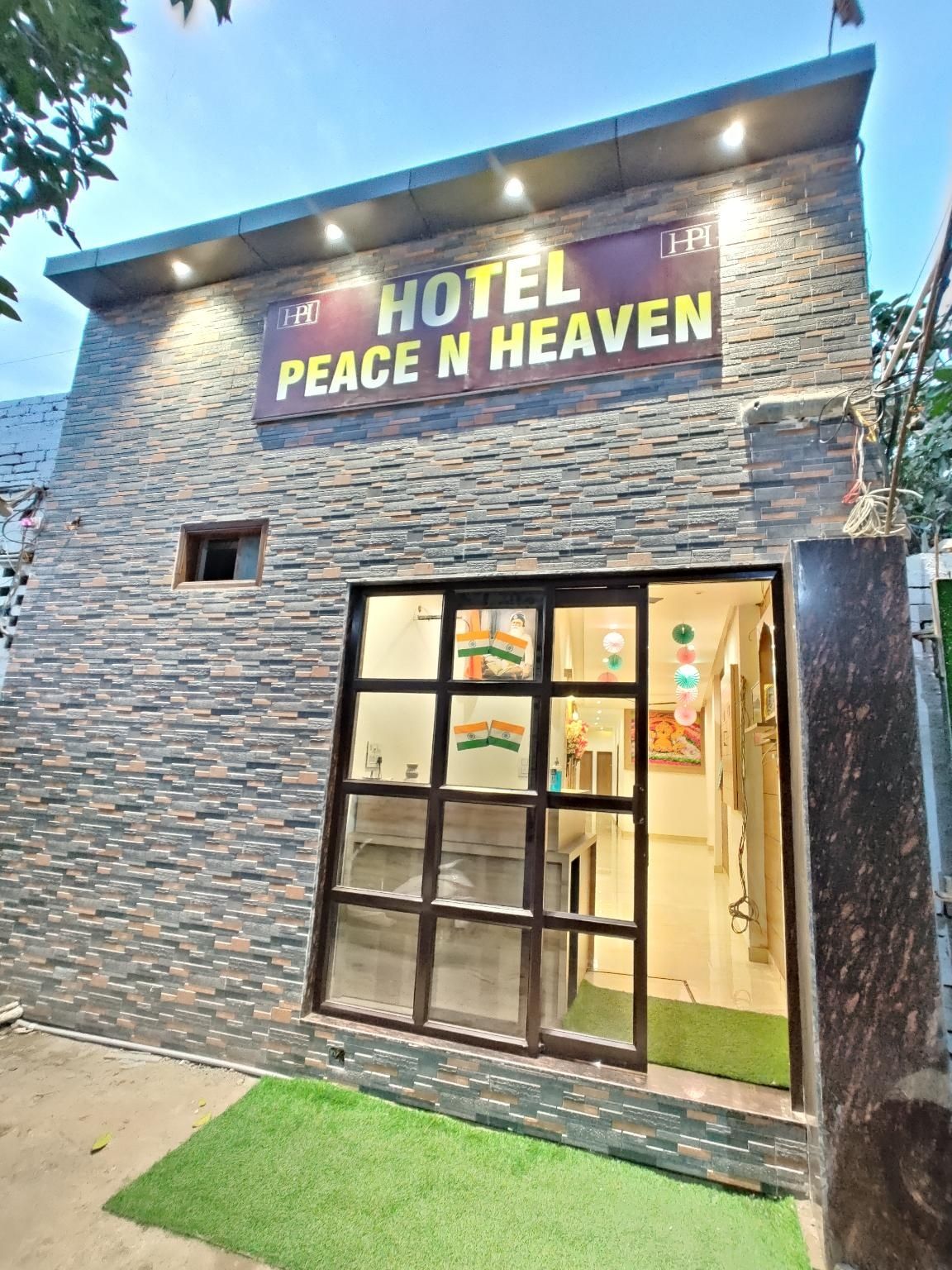 Hotel Peace N Heaven