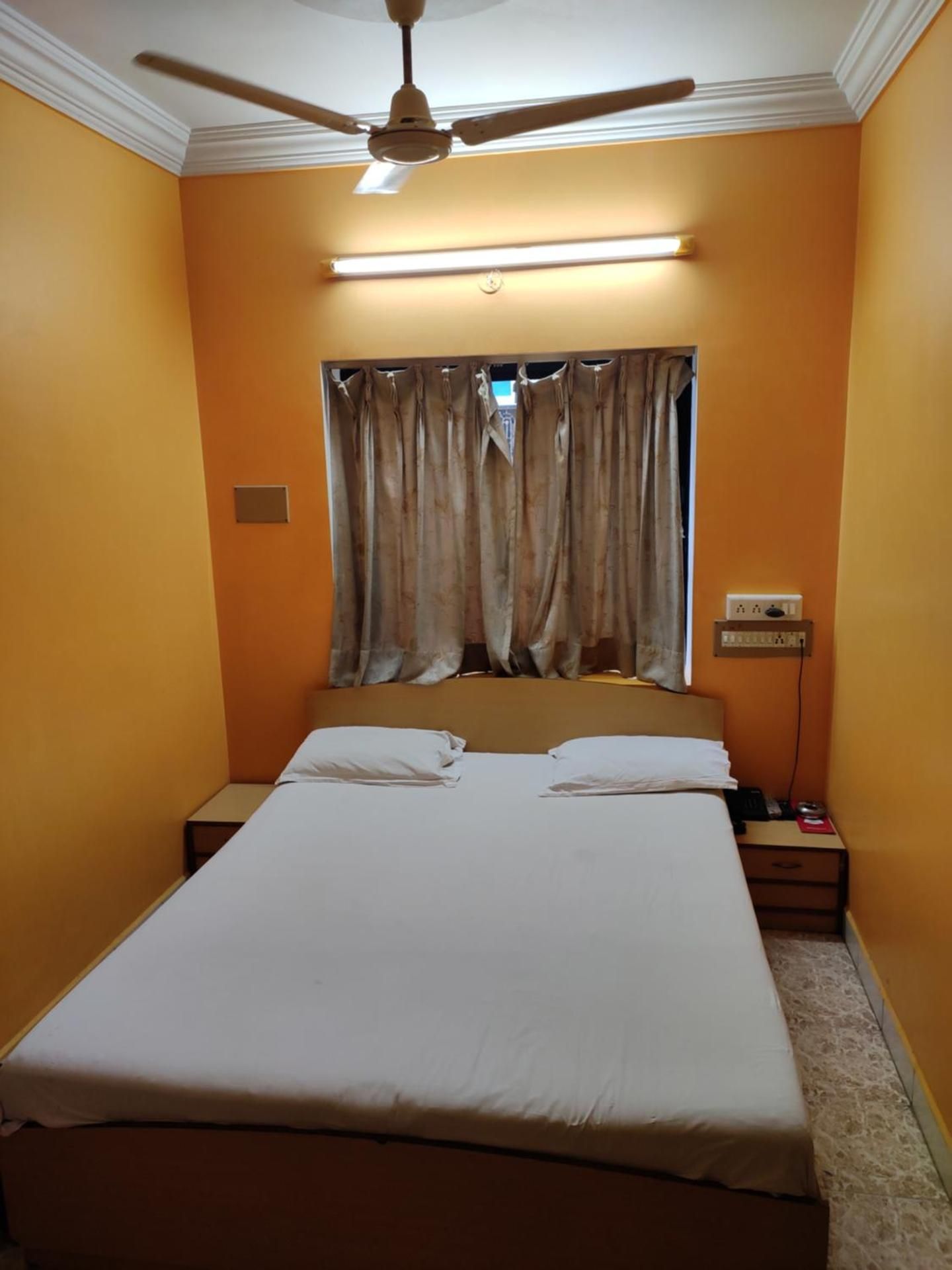 SPOT ON Room without Air Conditioning
