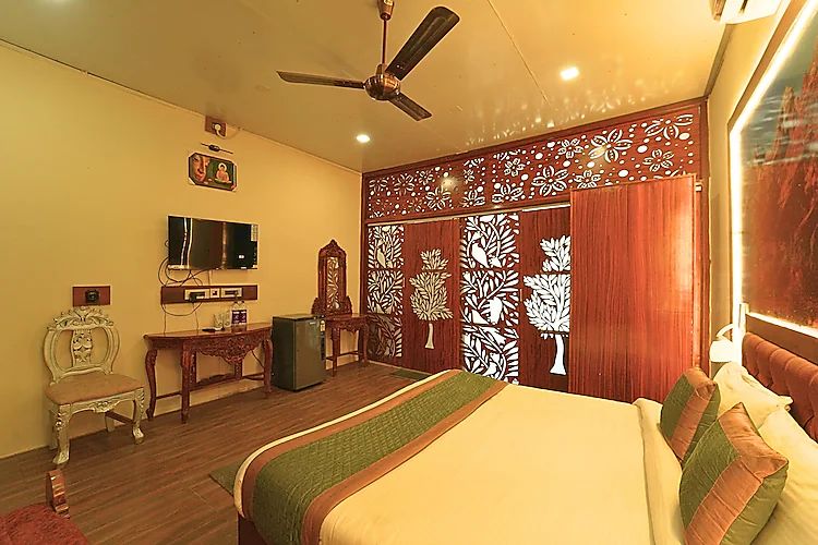 Shri Vrindavan Resort Deluxe Room 4