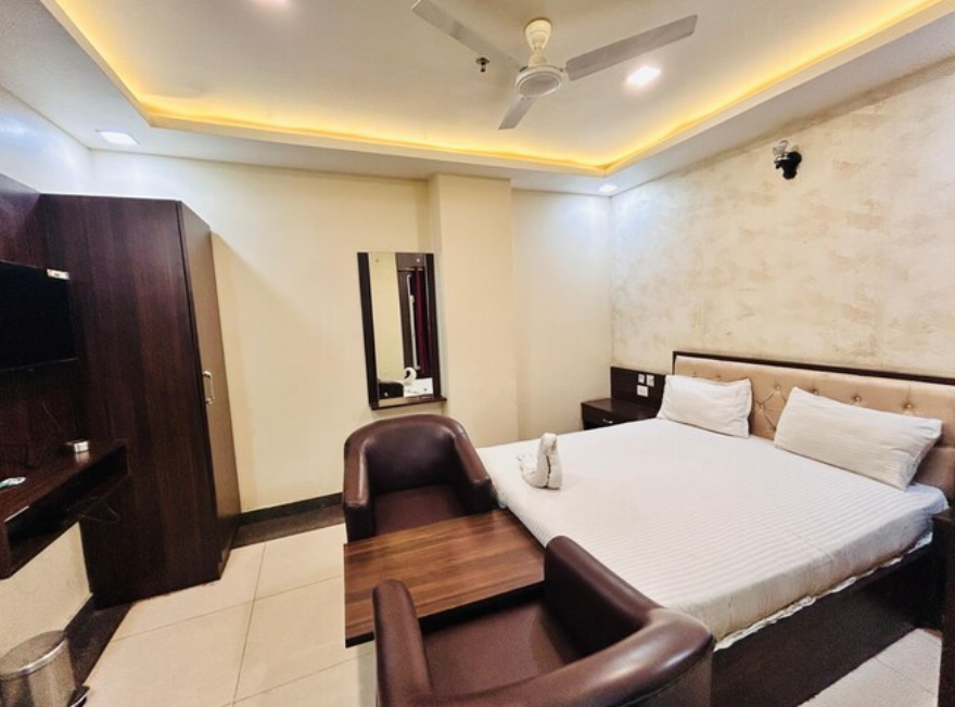 The Metropol Hotel Deluxe Room 3