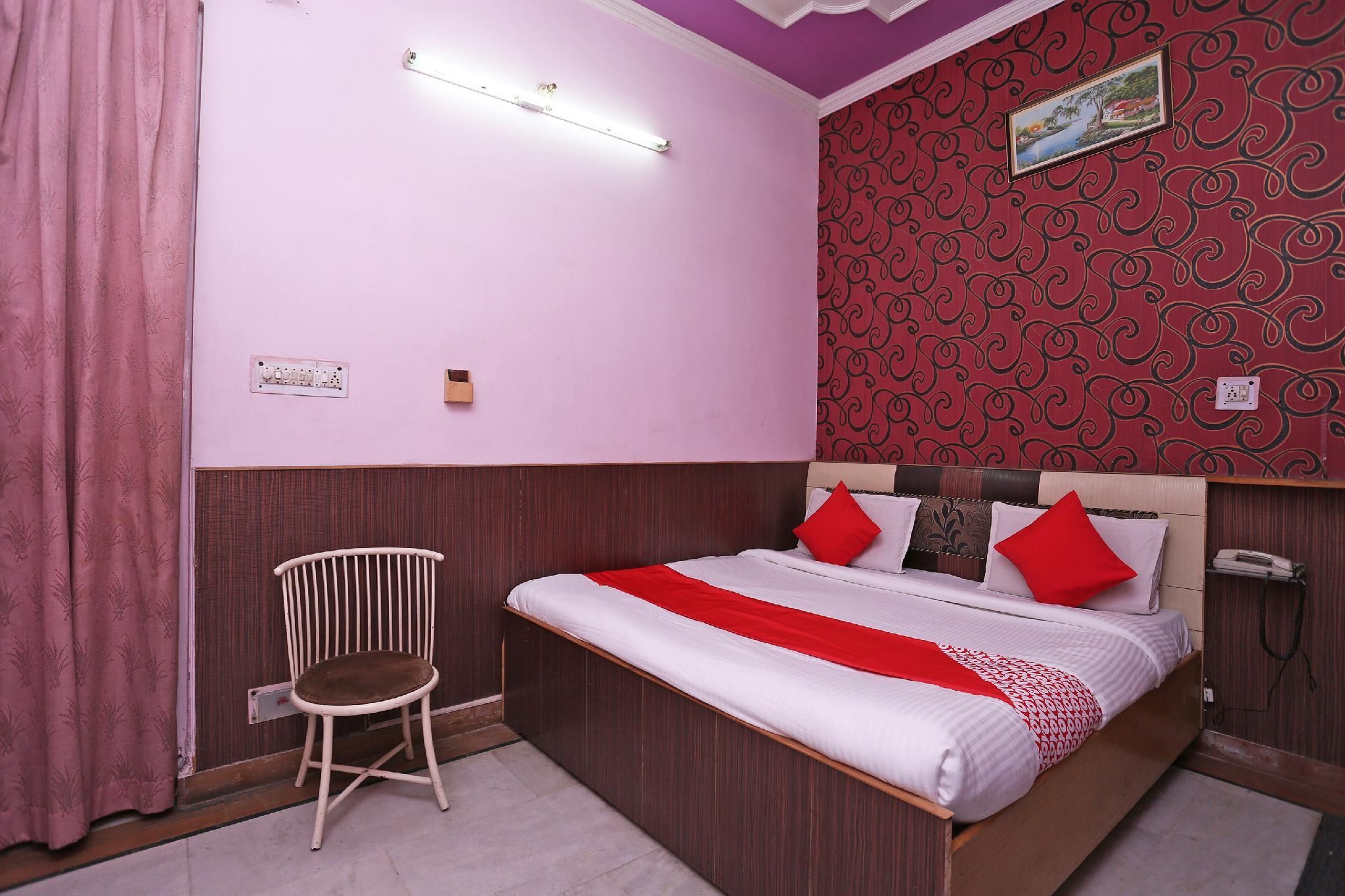 OYO 15920 Hotel Classic