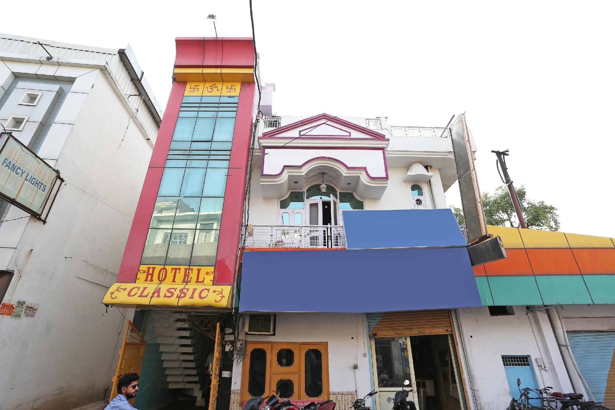 OYO 15920 Hotel Classic