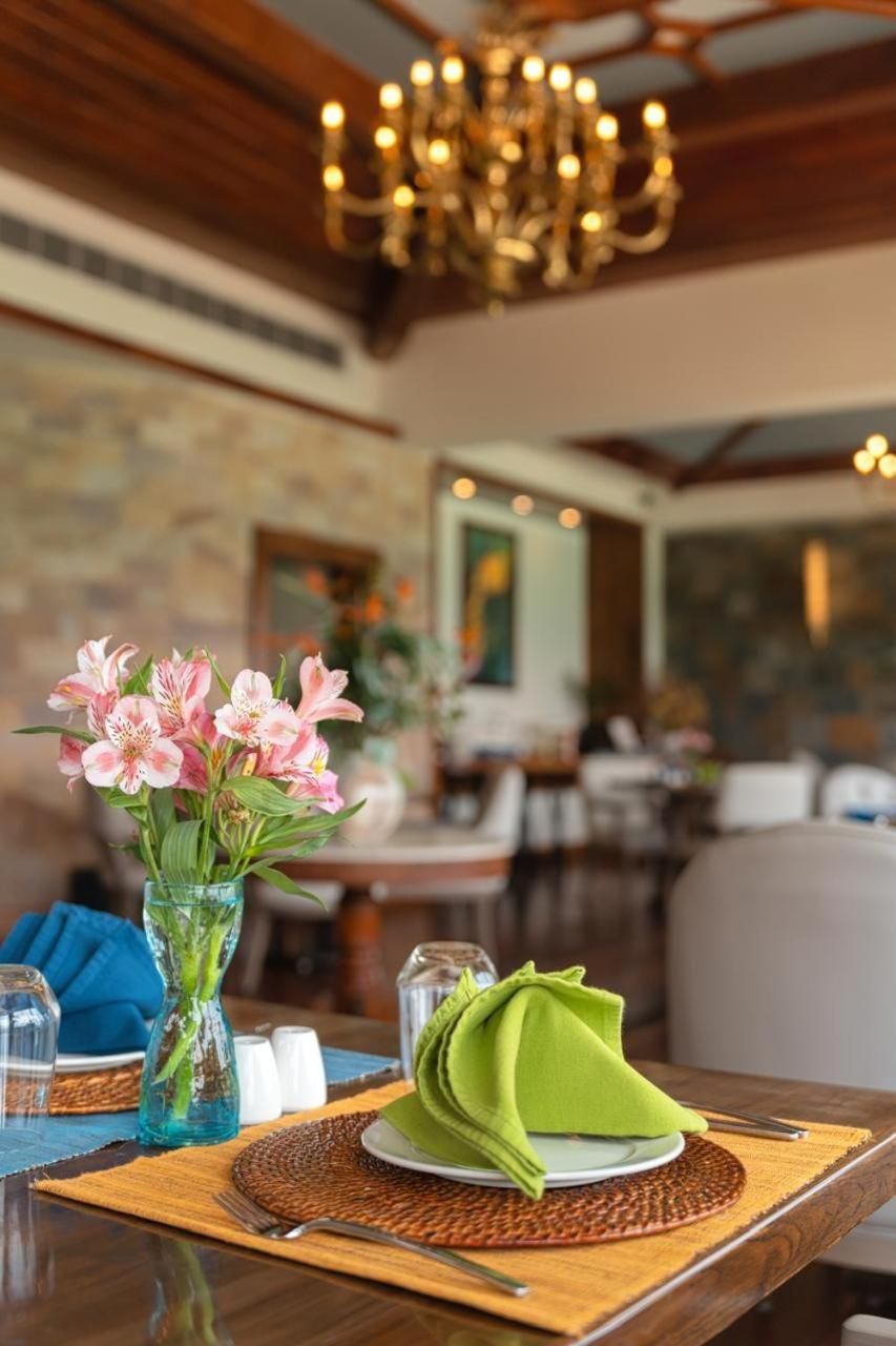 Food & Dining
