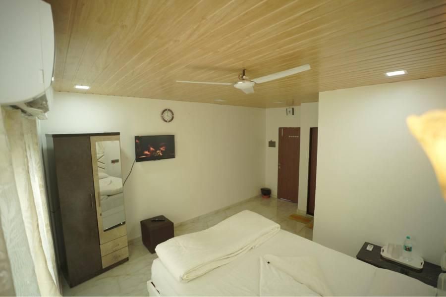 The Candlewood Resort AC Luxury Rcc Room 2