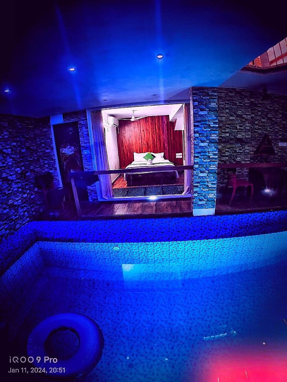 Swimming pool