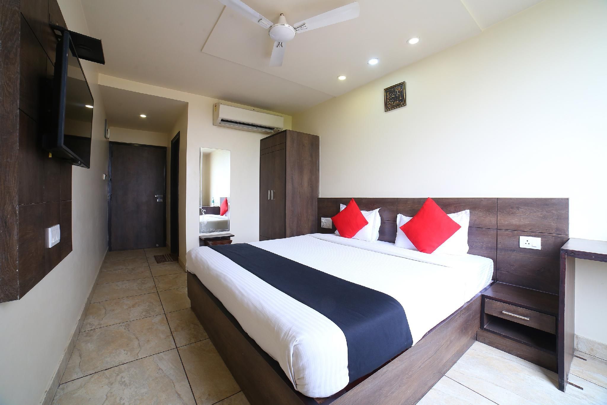 24808 Padmawati Palace Deluxe Double or Twin