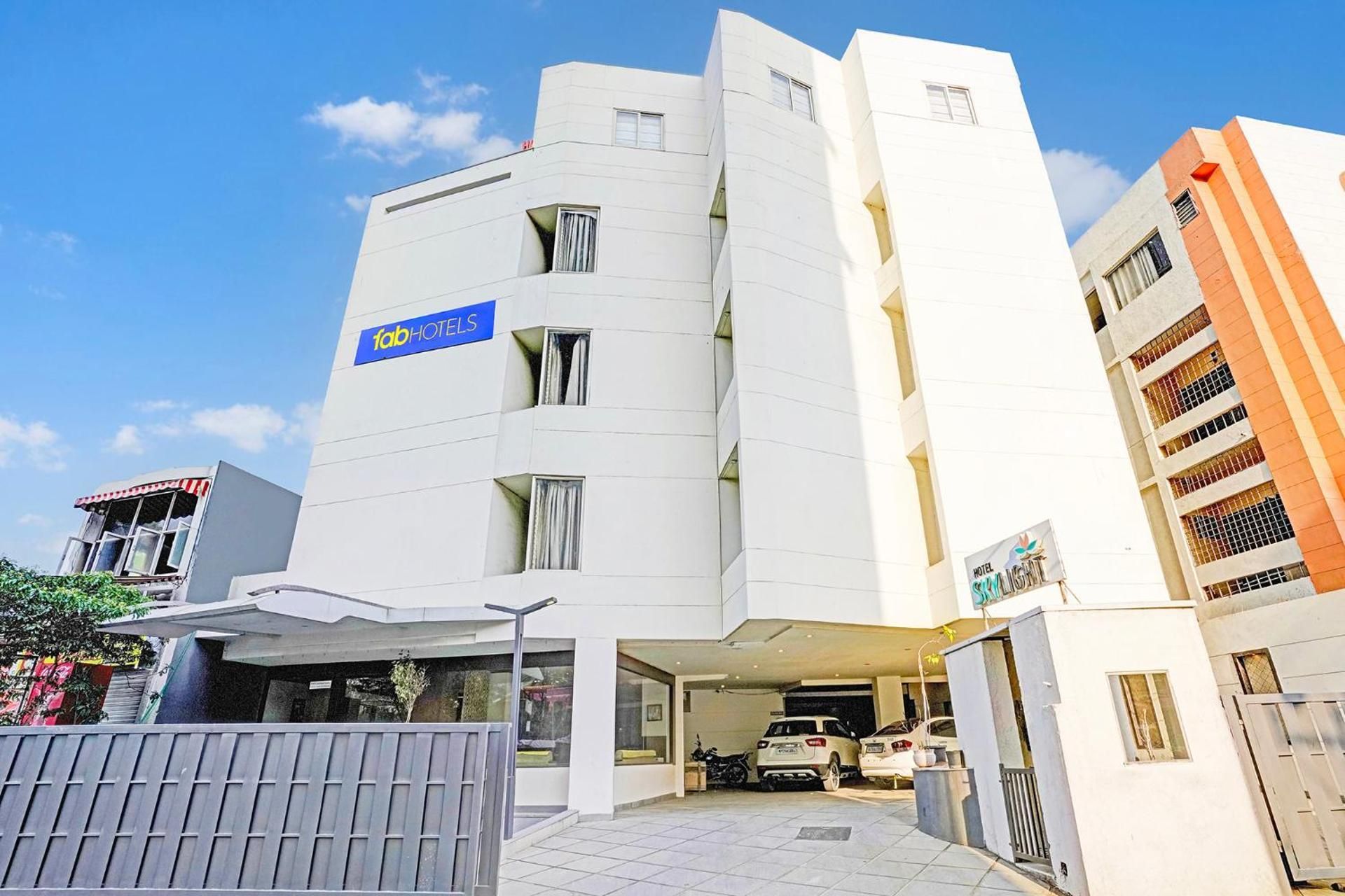 OYO 70229 Hotel Skylight