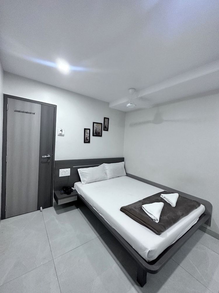 HOTEL RS REGENCY Deluxe Double Room 5