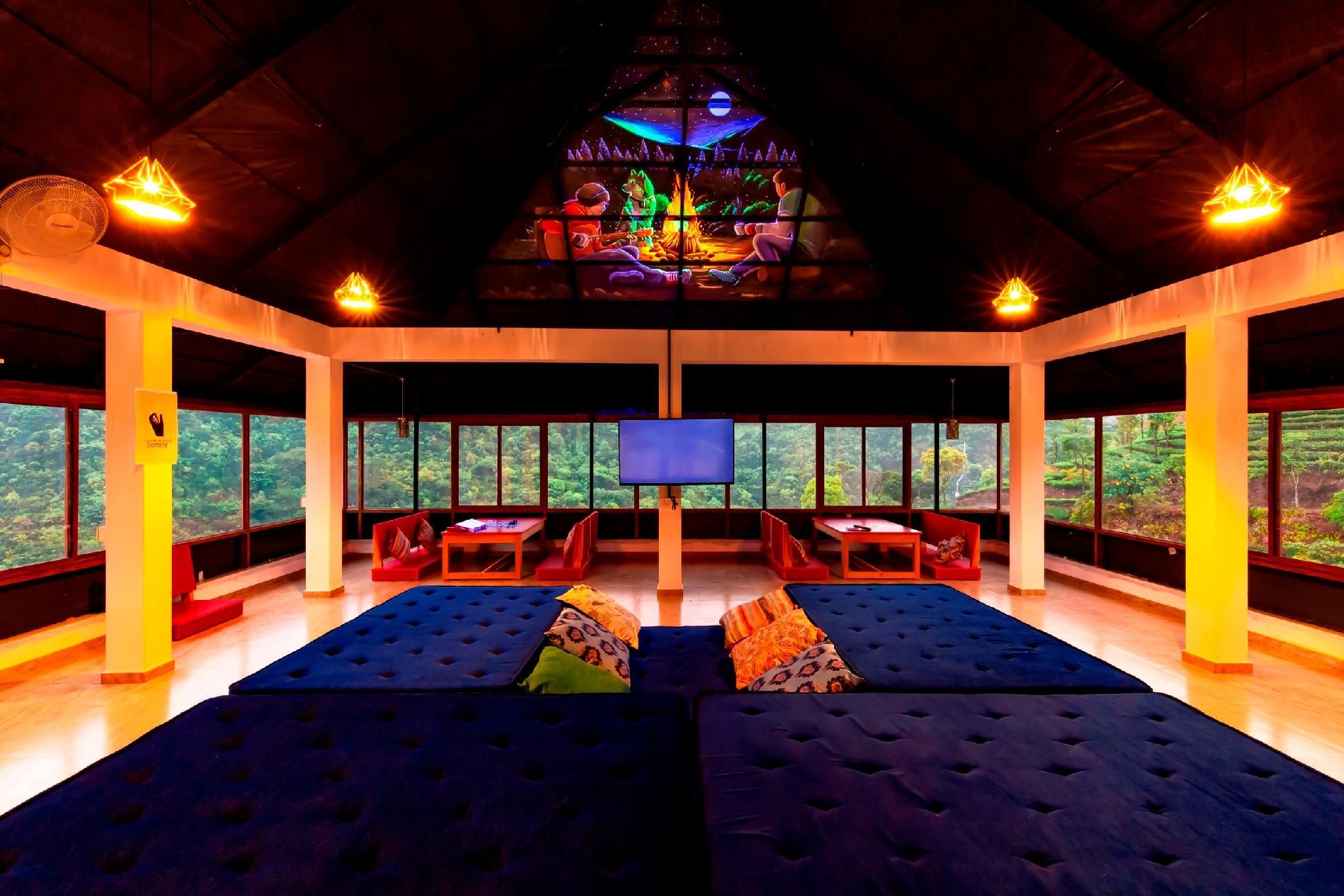 Shared lounge/TV area