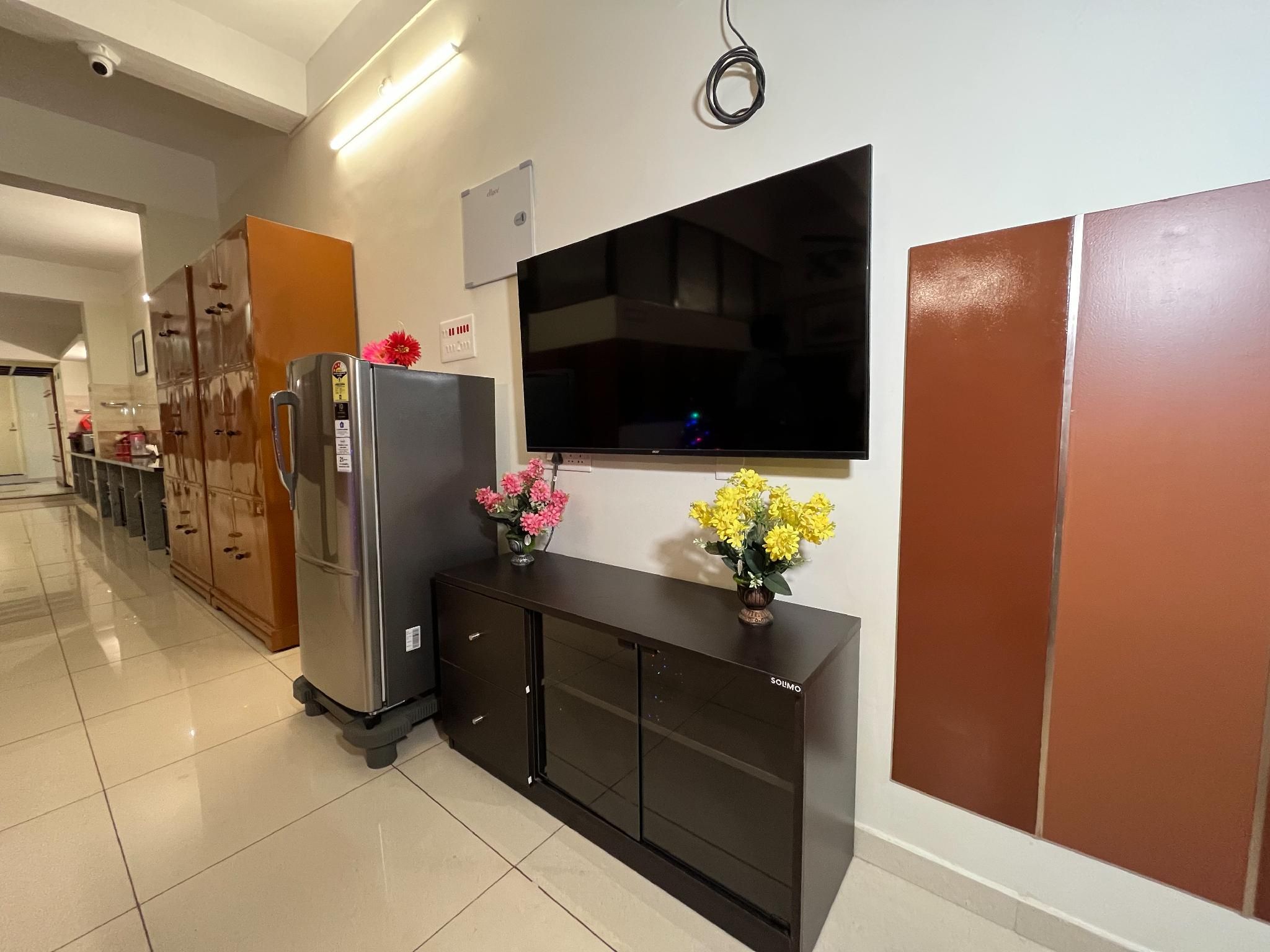 Shared lounge/TV area