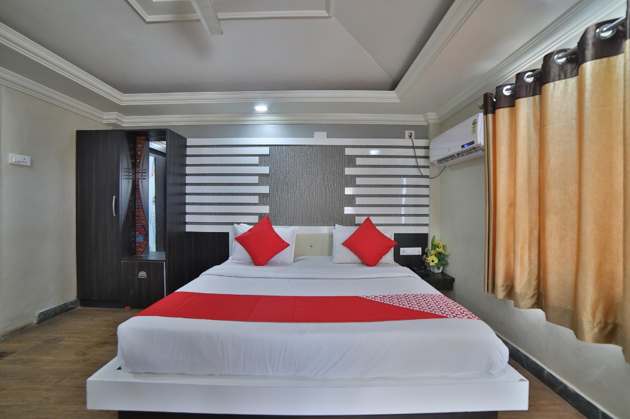 OYO 41929 Hotel Loyal Residency Classic Double or Twin 2