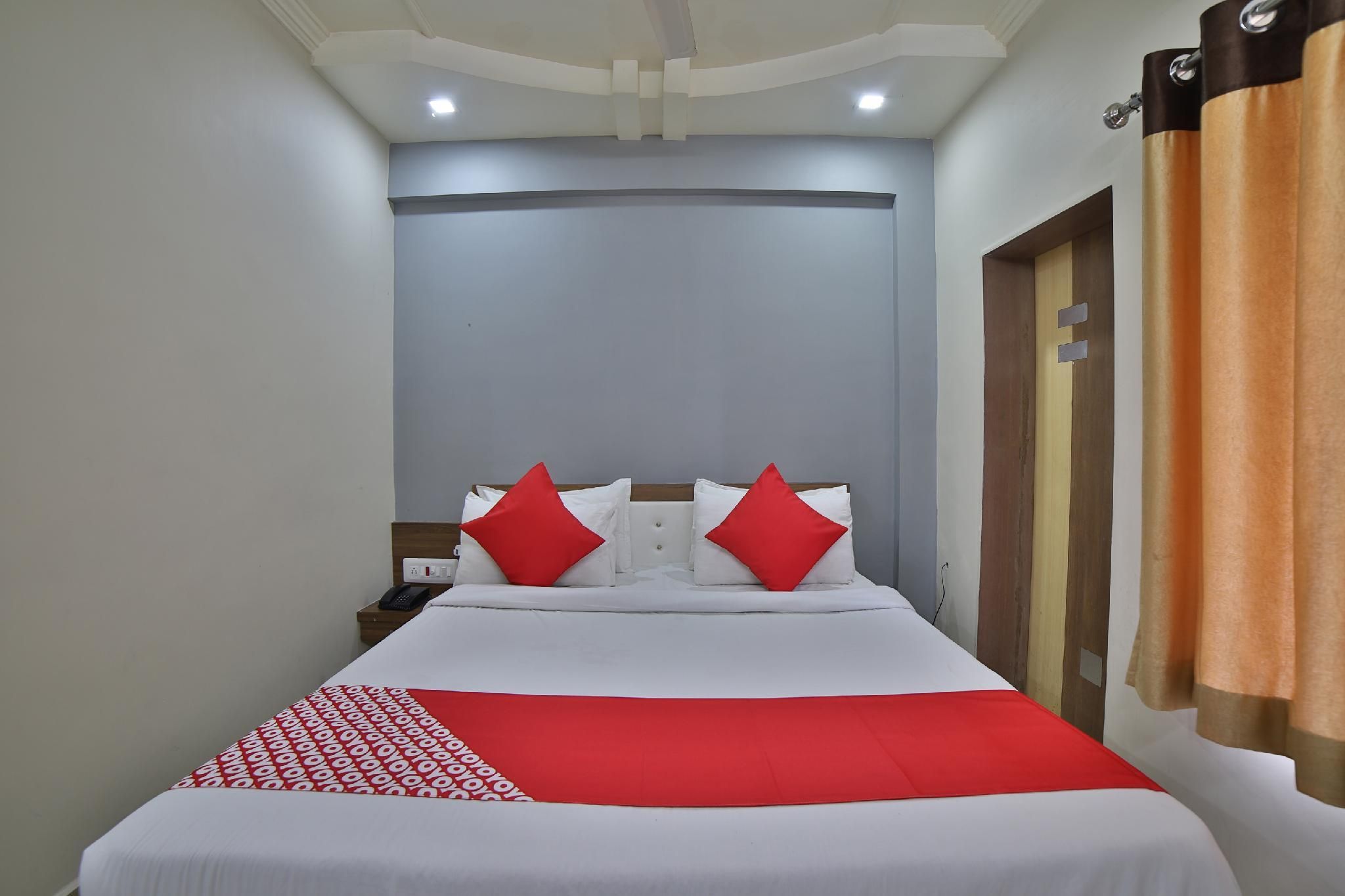 OYO 41929 Hotel Loyal Residency Standard Double 2