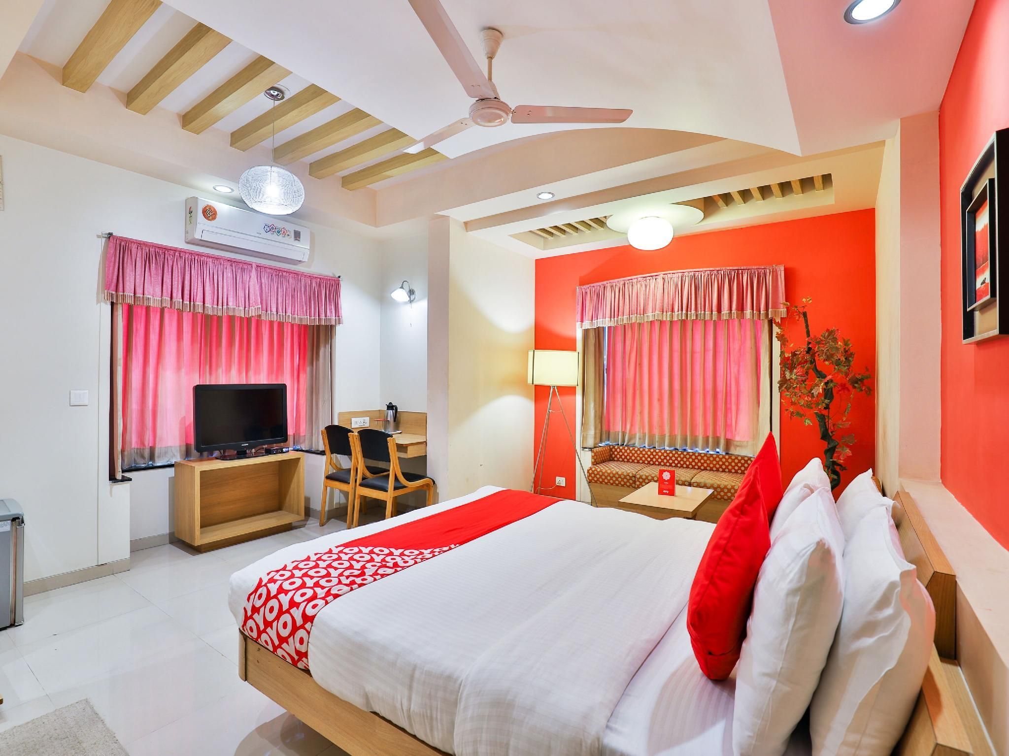 OYO 18373 Hotel Europa Inn Deluxe Double or Twin 2