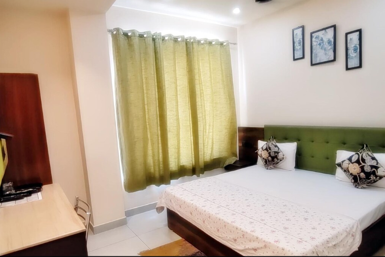  Hotel Luxuria Deluxe Room With High Speed Wi-Fi