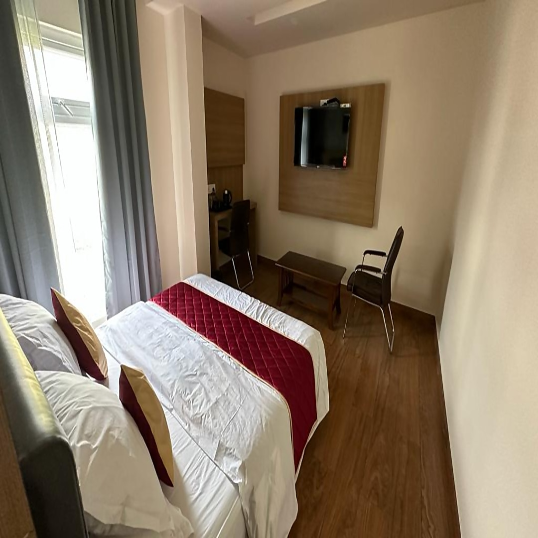 KVP GOLDEN INN STUDIO ROOM- HILL VIEW With KITCHEN AMENITIES  2