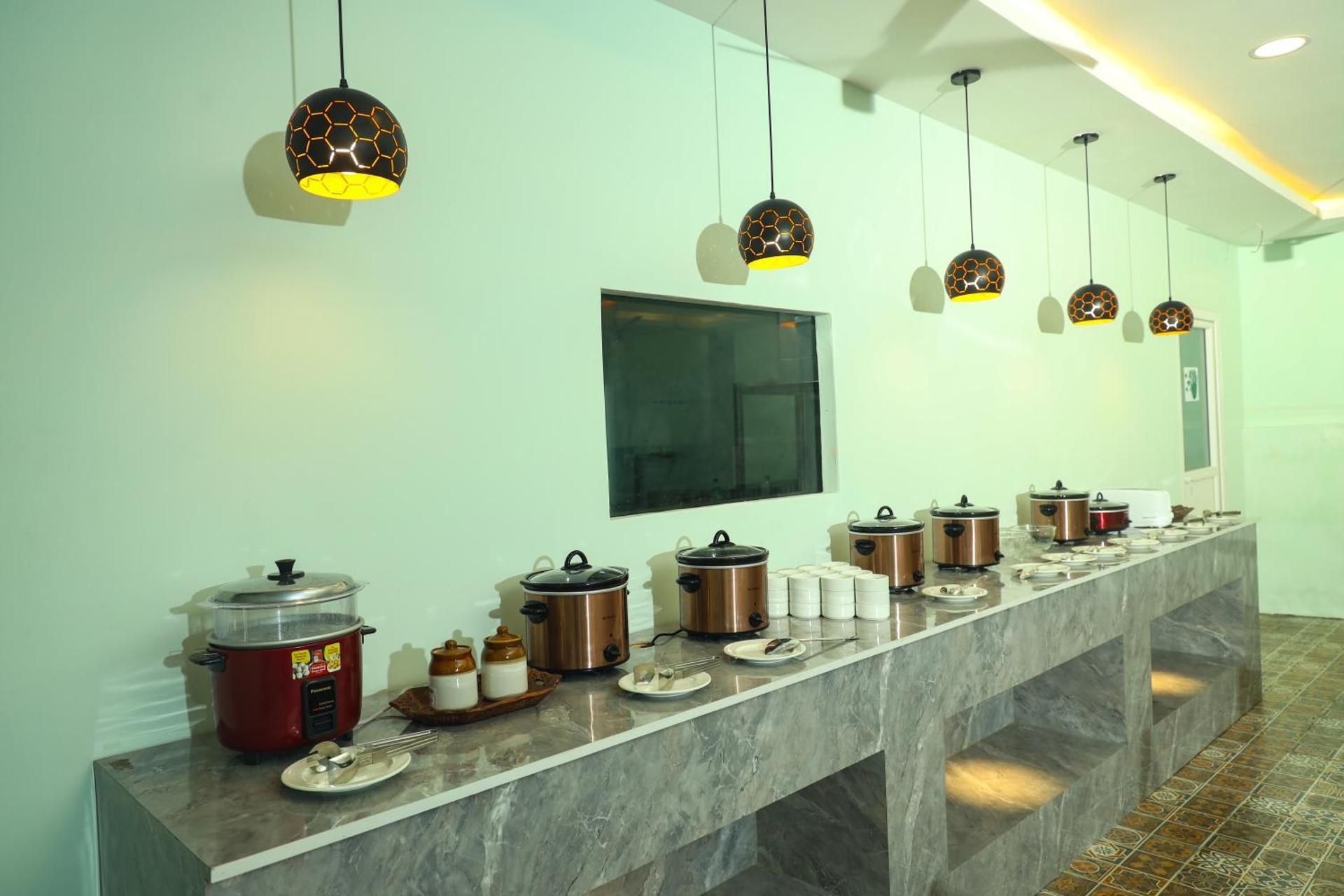 Food & Dining