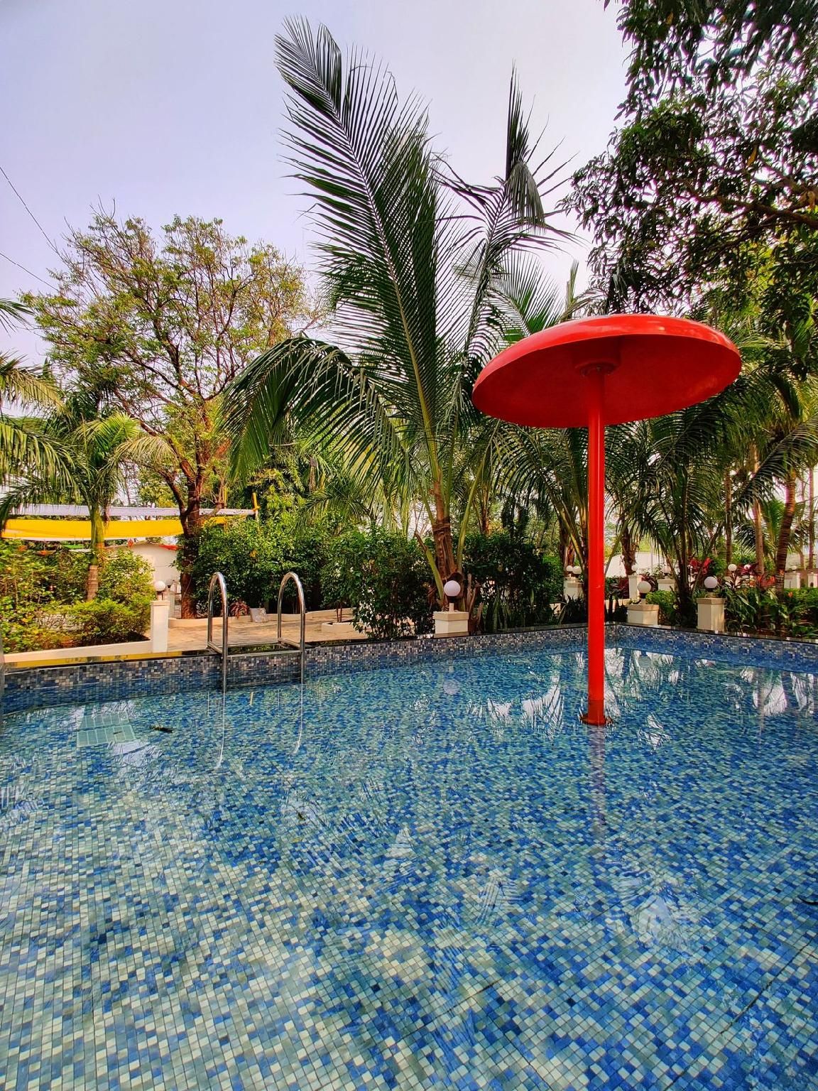 Swimming pool [kids]