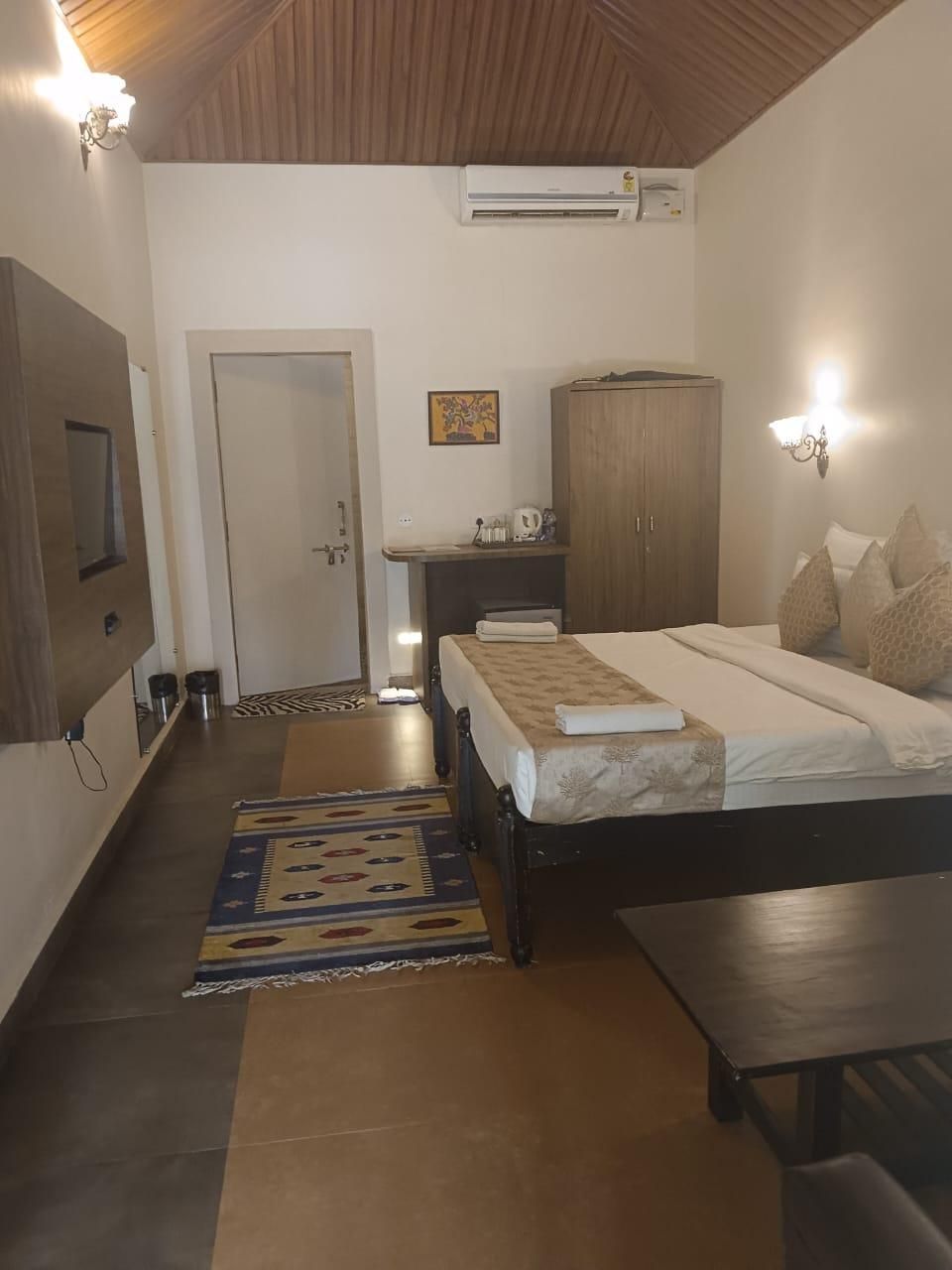 Premium Deluxe Pool Corner King Room