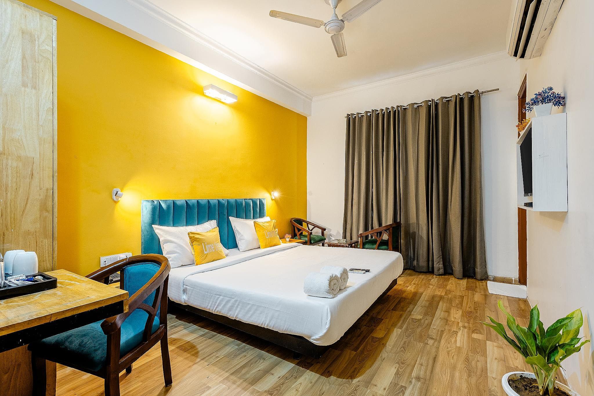 Deluxe King Room with Balcony