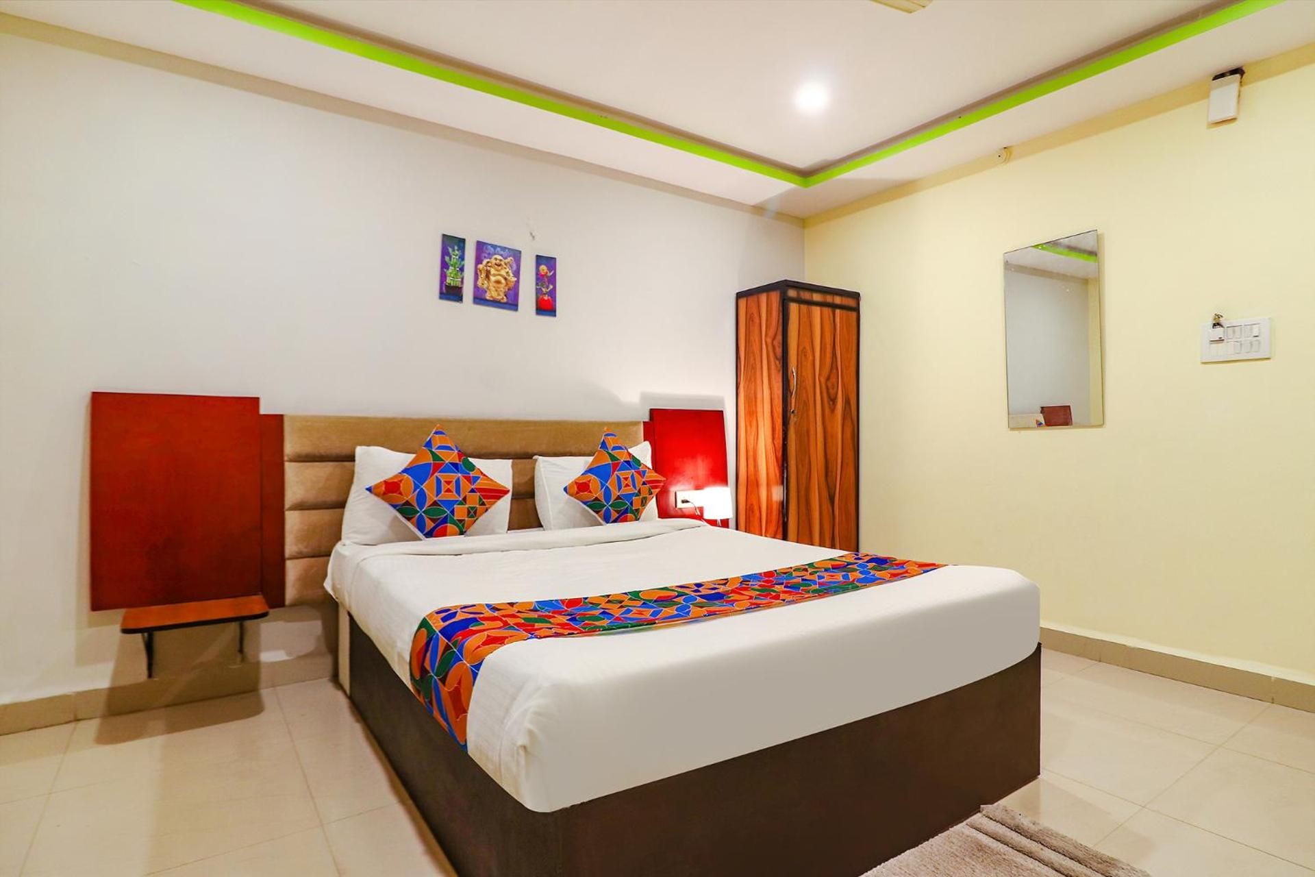 FabHotel Broholic Suites Deluxe Room 6