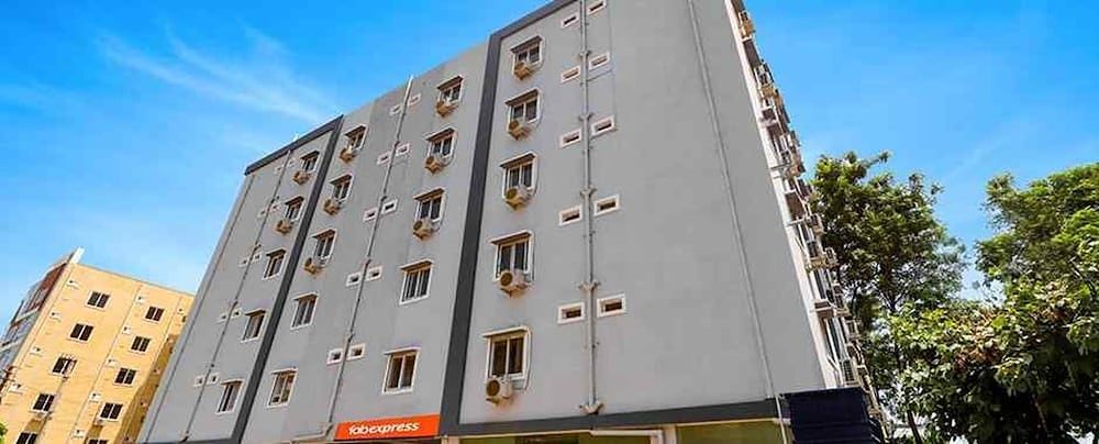 FabHotel Broholic Suites I