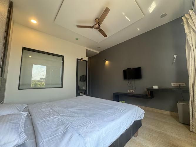 Mountain View Deluxe Room