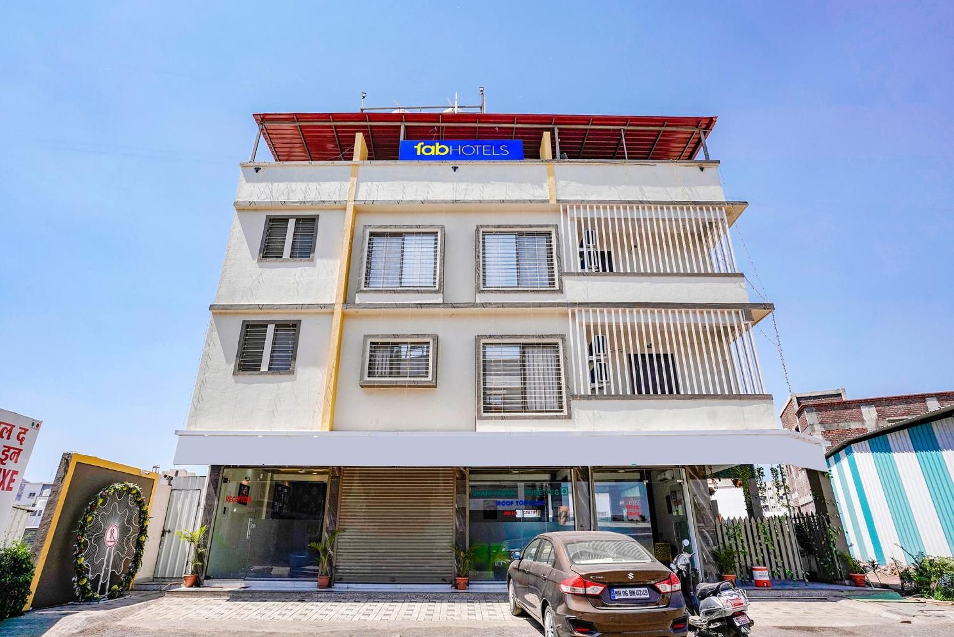 OYO Hotel The Regal Inn