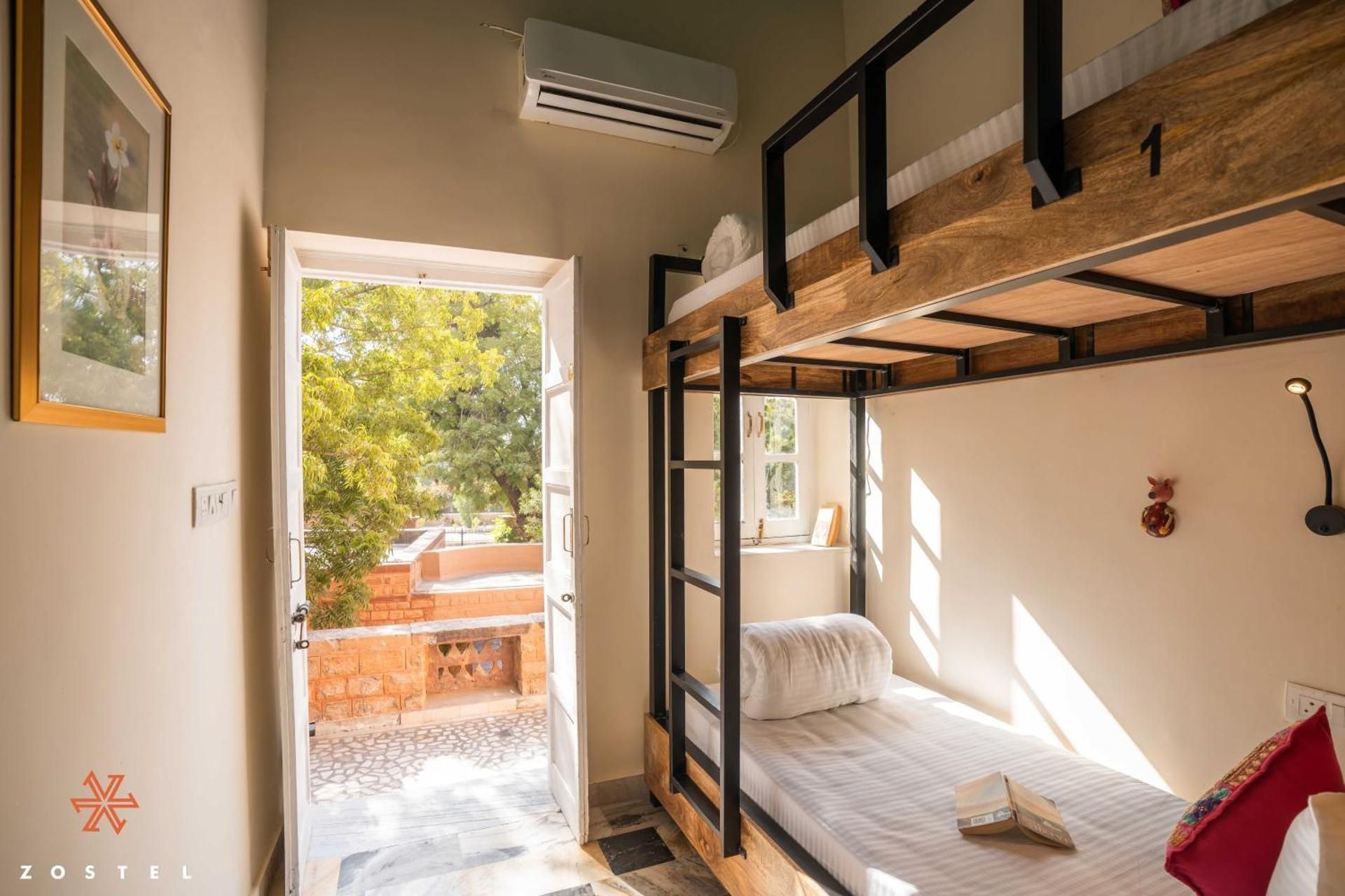 1 Person in 4-Bed Deluxe Dormitory - Mixed