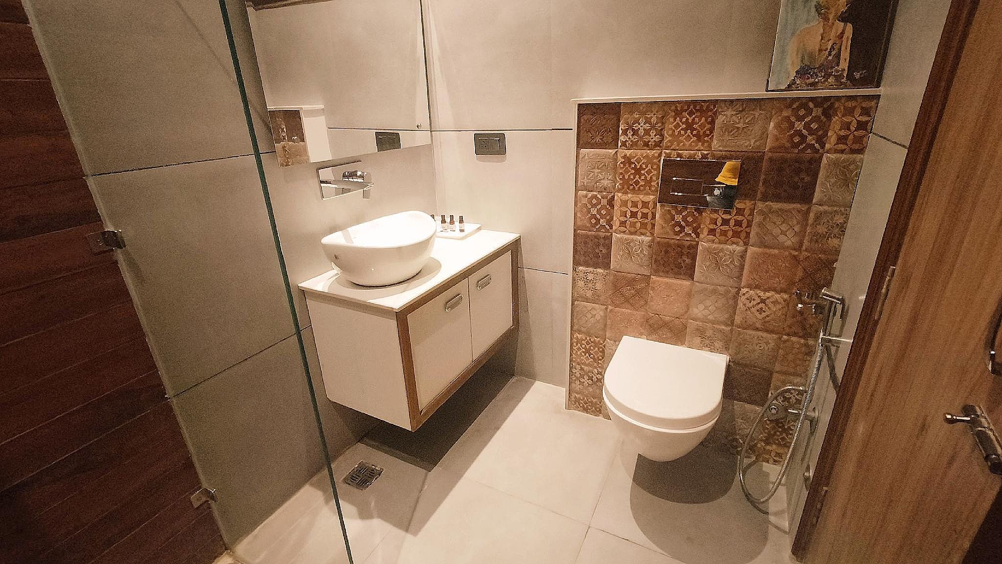 Blessings Hotel Deluxe Room 3