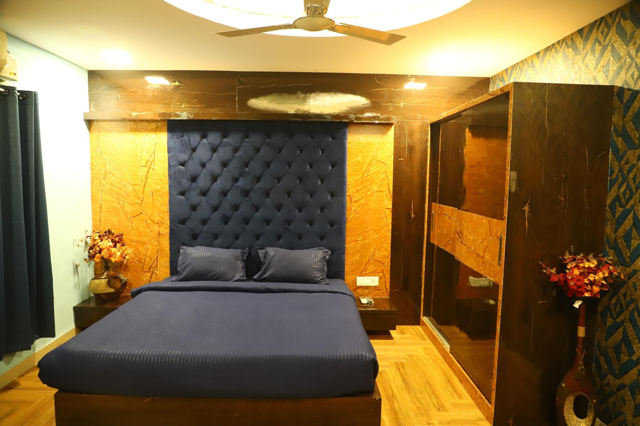 1 BHK Super Deluxe King Suite with Living Room