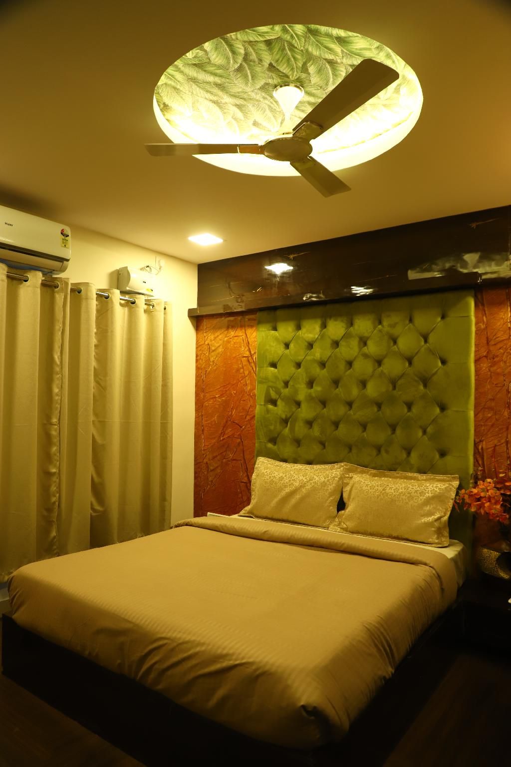 1 BHK Super Deluxe King Suite with Living Room